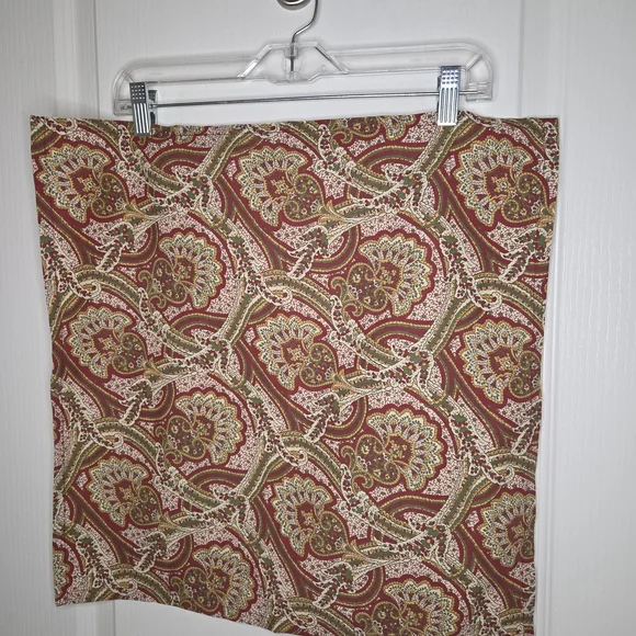 Williams Sonoma Paisley Linens Set 2 Tablecloth And 6 Napkins- Red and Green - Picture 6 of 7